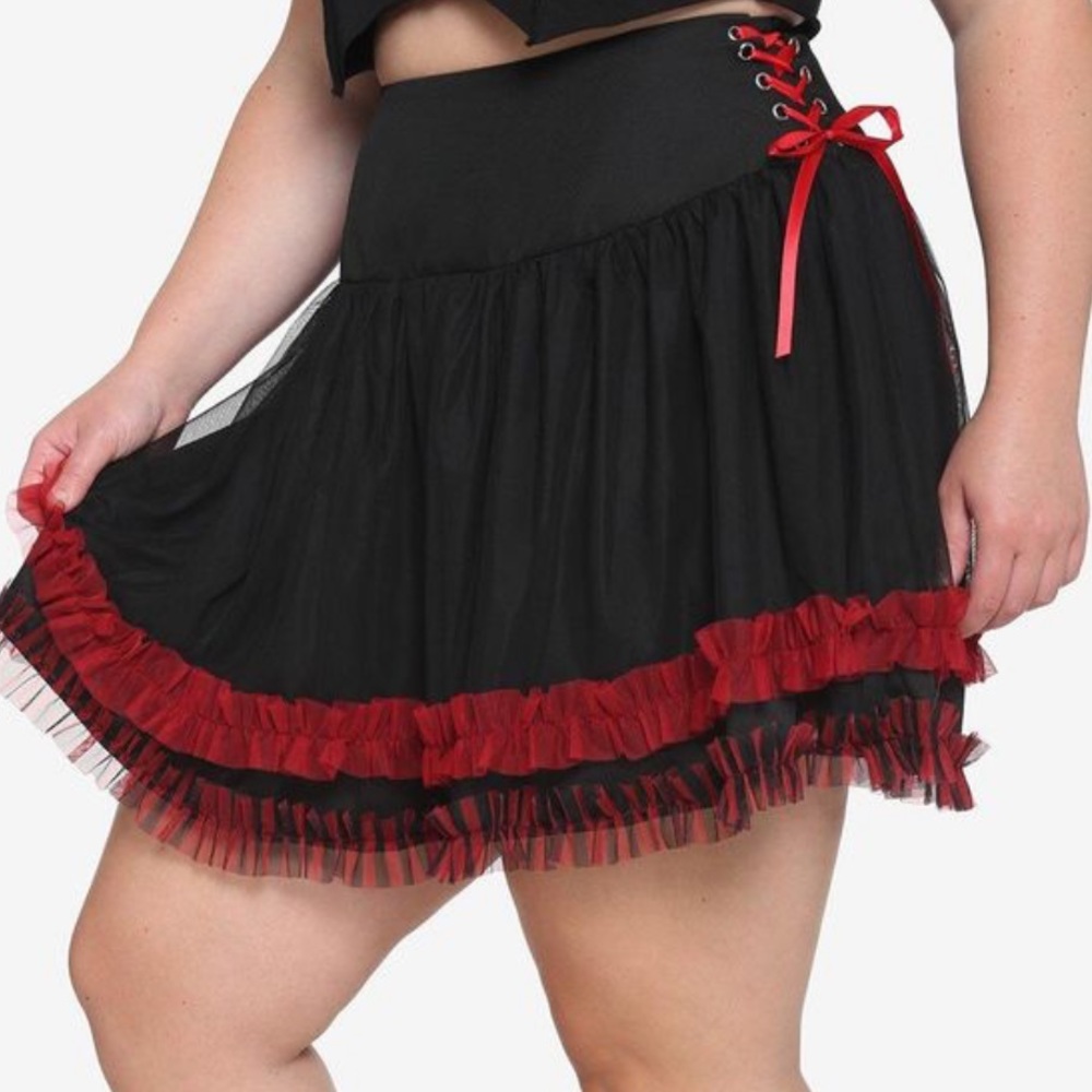 Hot topic Womens plus size 2X black & red side lace up ruffle skirt gothic punk